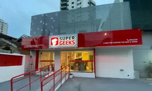 Fachada SuperGeeks